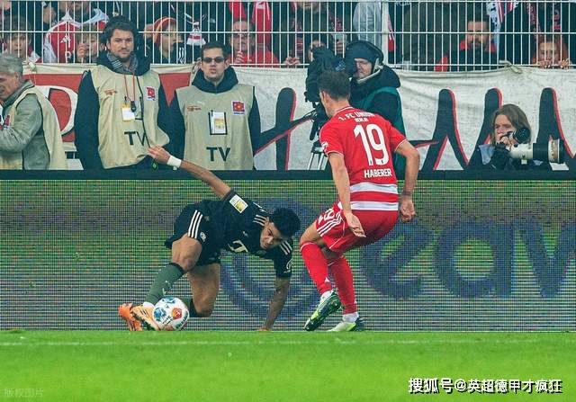包含赛地聚焦——德甲今晨热度飙升，阿森纳单刀错失，球迷炸锅，球队文化再被提及的词条