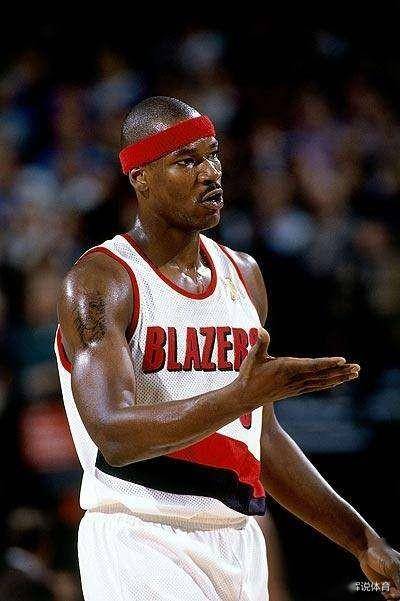 里程碑夜！波特兰开拓者队长鼓劲；CBA季后赛今晚刷纪录；话题不断；球探报告显示潜力(姚明2009年季后赛vs开拓者第六场)